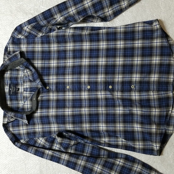 American Eagle Seriously Soft Classic Fit Long Sleeve Button Up Shirt - Picture 3 of 6